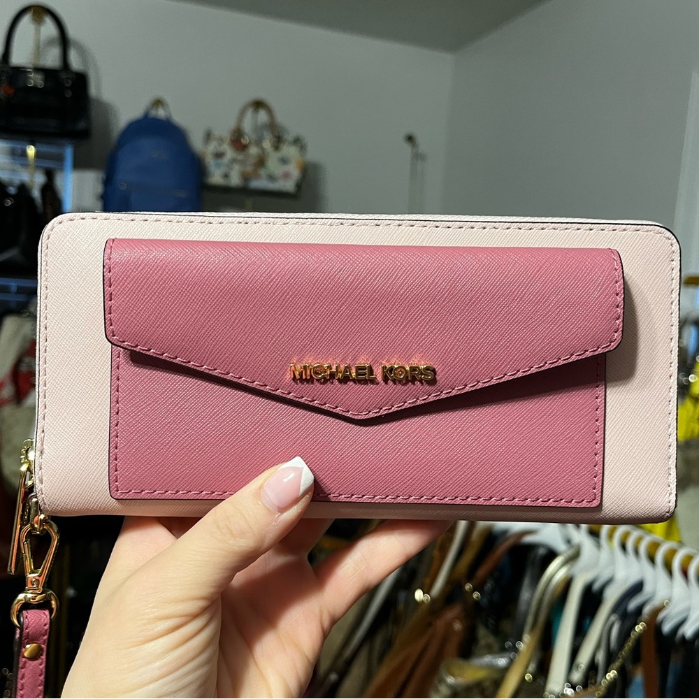 Michael Kors Pink Continental Wallet 🌸